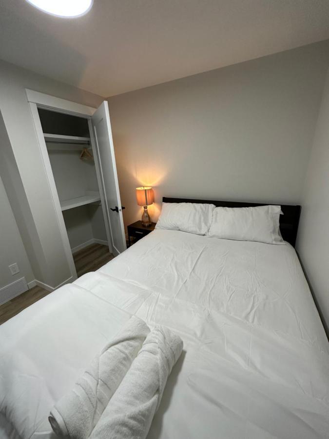 2 Bedroom 2 Washrooms Brand New Beautiful & Cozy Suite YYC Exterior foto