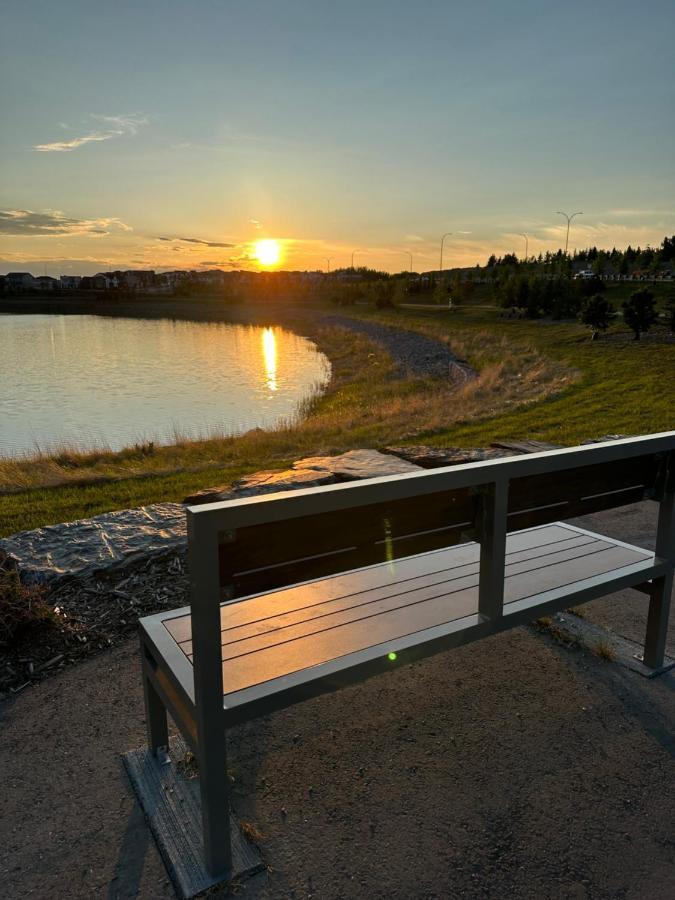 2 Bedroom 2 Washrooms Brand New Beautiful & Cozy Suite YYC Exterior foto