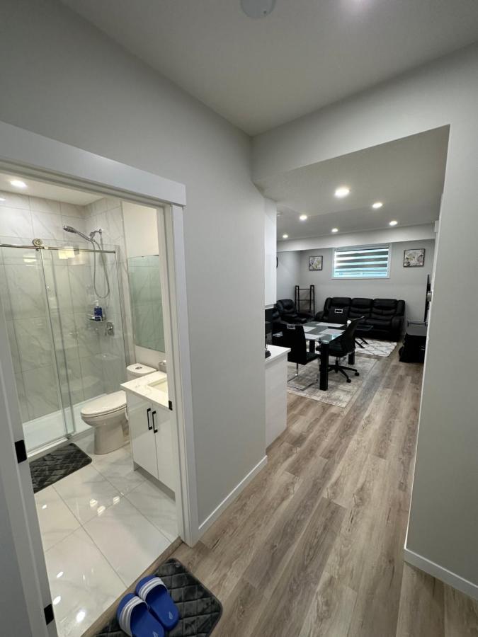 2 Bedroom 2 Washrooms Brand New Beautiful & Cozy Suite YYC Exterior foto